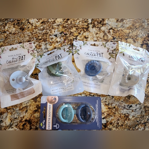 Cutie Pat Pacifier Bundle - Picture 3 of 3